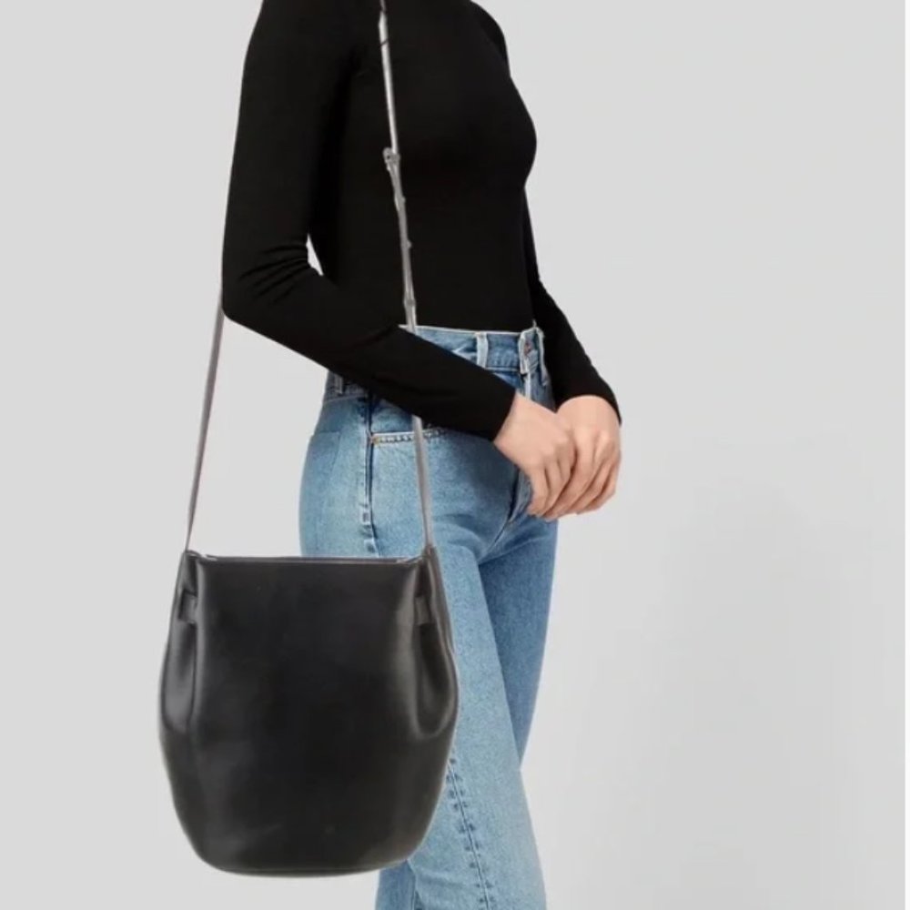 Cuyana leather structured cinch bag